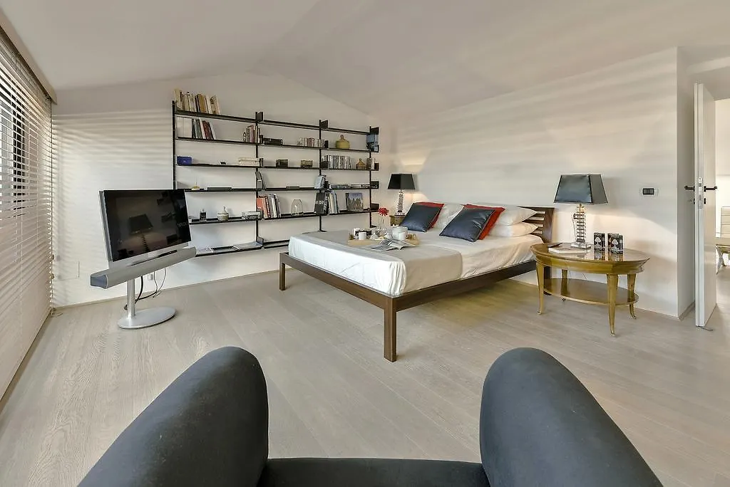 An Amazing Apartment In Oltrarno Florence
