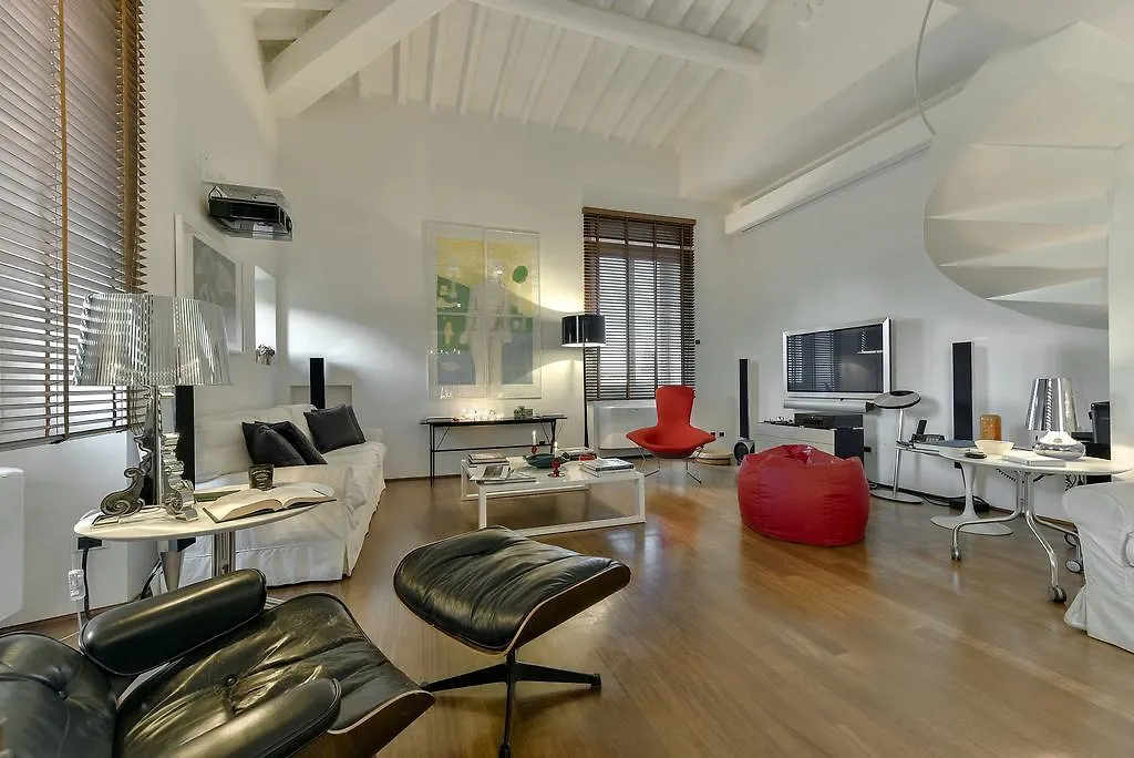 An Amazing Apartment In Oltrarno Florence