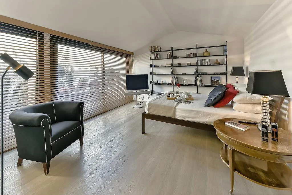 An Amazing Apartment In Oltrarno Florence