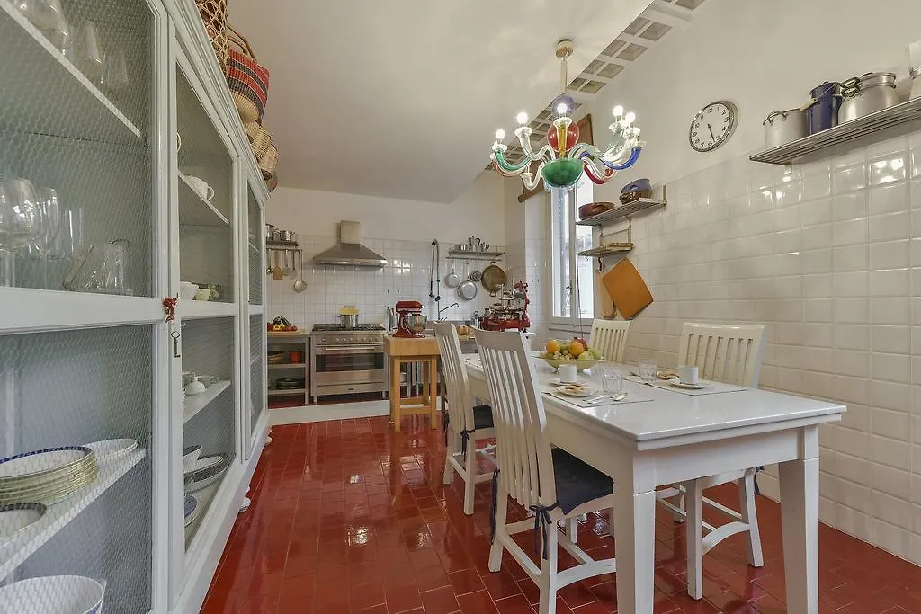 An Amazing Apartment In Oltrarno Florence