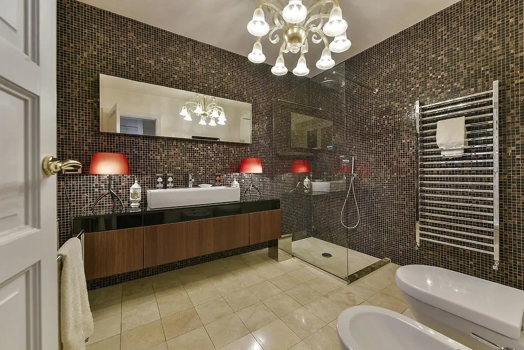 An Amazing Apartment In Oltrarno Florence